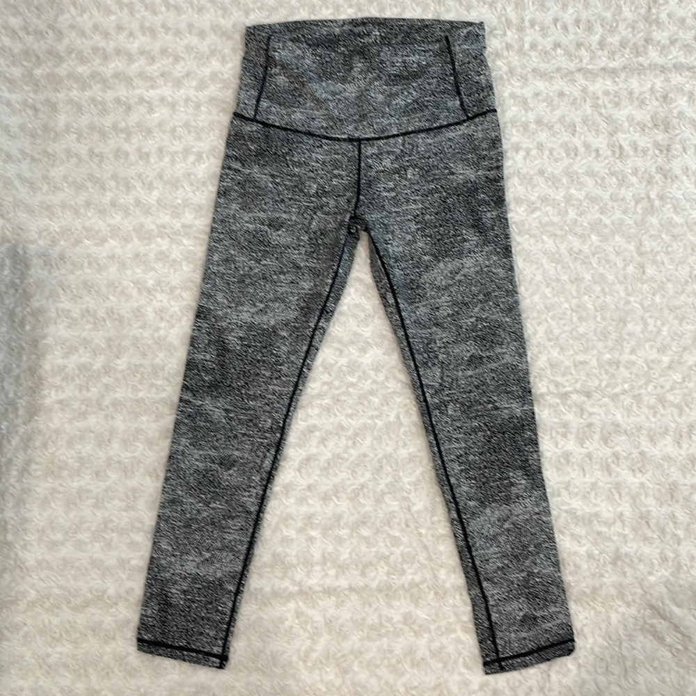 Size L black and white leggings. Worn once. Pocket in the back.